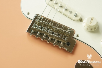 2021 Collection Made in Japan Hybrid II Stratocaster - Flamingo Pink